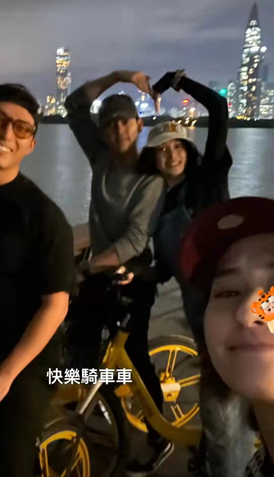 何超蓮帶竇驍吃大排檔，脖頸紅痕搶鏡，疑曝光趙雅芝小兒子戀情