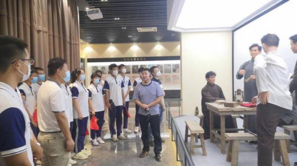 山東省輕工工程學校:師生代表參觀紅色教育基地 山東省輕工工程學校:師生代表參觀紅色教育基地