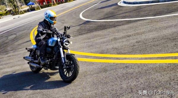 QJMOTOR閃300S皮帶版搶先試駕——更帥、更順、更好騎 QJMOTOR閃300S皮帶版搶先試駕——更帥、更順、更好騎