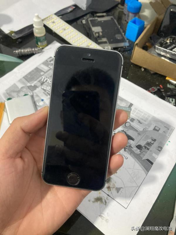 打造一部檀木小鋼炮蘋果se