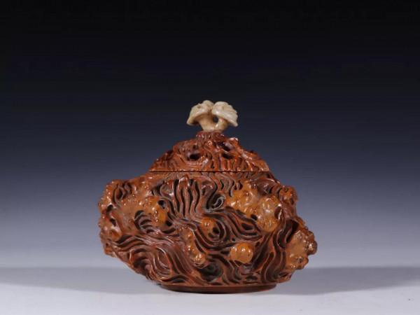 舊藏「黃楊木鑲壽山石鈕 香薰擺件」規格長10.5寬10高9.1內徑5.2cm