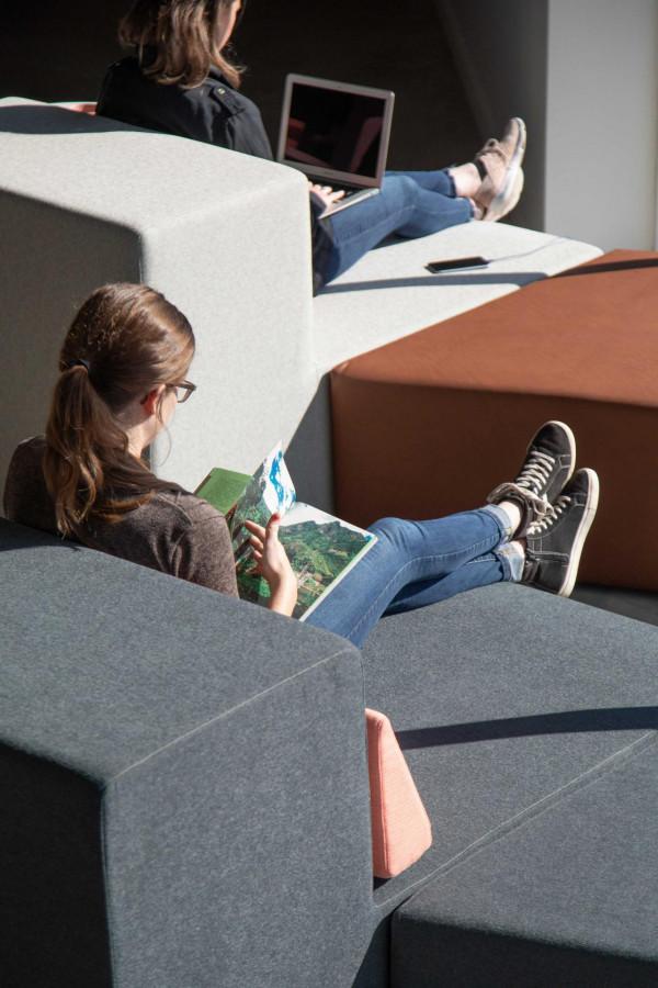 傢俱欣賞 | 靈活高效的協作型傢俱：Rise模組化座椅系列