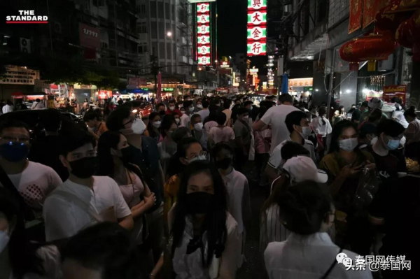 泰國新年眾生相：唐人街人山人海，交通死超新冠，餐廳客聚眾嗑藥