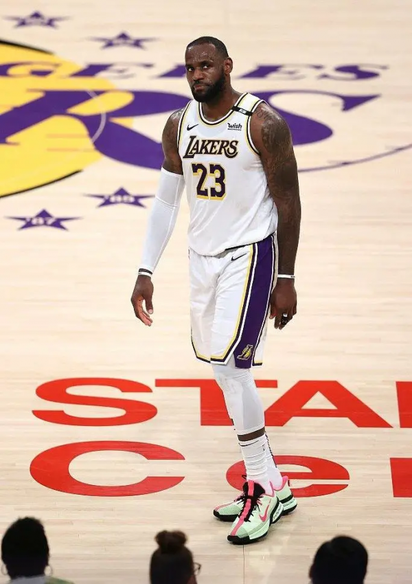 雙十一球鞋大推薦!又便宜又能打啊 雙十一球鞋大推薦!又便宜又能打啊