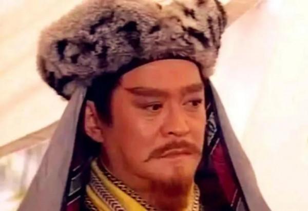 皇上暗中將宰相衣服燒個洞,一年後發現洞還在,下命令:開啟國庫 皇上暗中將宰相衣服燒個洞,一年後發現洞還在,下命令:開啟國庫