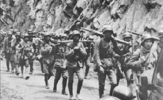 鄧小平沒上過軍事學校,卻指揮千軍萬馬,劉伯承:他打仗不講規矩 鄧小平沒上過軍事學校,卻指揮千軍萬馬,劉伯承:他打仗不講規矩