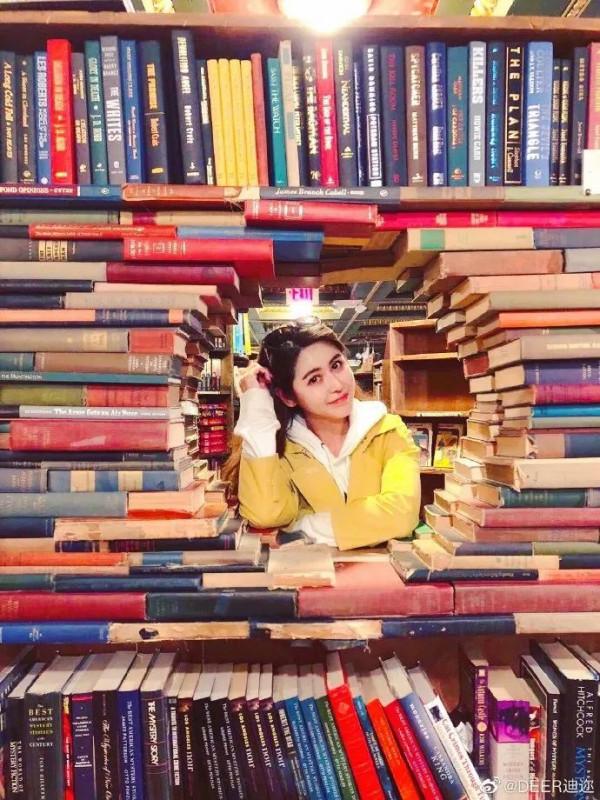 下一個王冰冰？刷屏的國社小姐姐什麼來頭？北大本科清華碩士顏值高