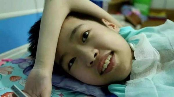 姐弟相繼患上漸凍症，父親多次想自殺，13歲少女的遺書讓人淚目