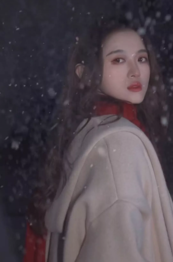 大衣+毛衣,大衣+連衣裙,保暖顯瘦時髦炸了 大衣+毛衣,大衣+連衣裙,保暖顯瘦時髦炸了