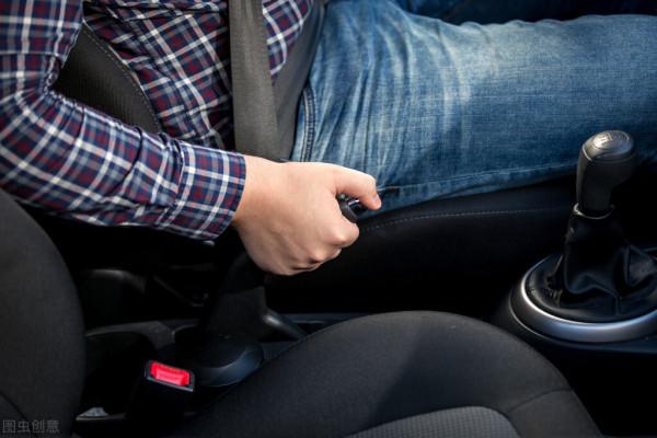 剎車失靈,街上是孩子和牛群,司機決定“要撞就往牛群身上撞吧” 剎車失靈,街上是孩子和牛群,司機決定“要撞就往牛群身上撞吧”