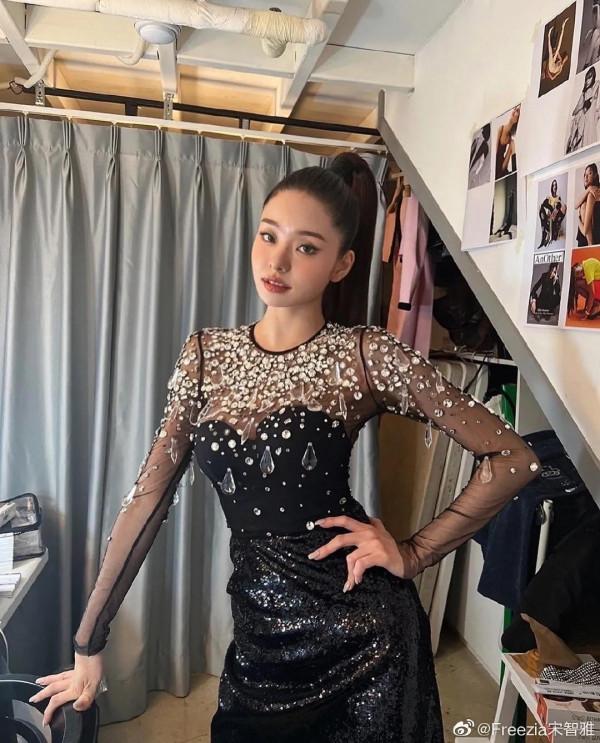 單身即地獄宋智雅近期穿搭照片