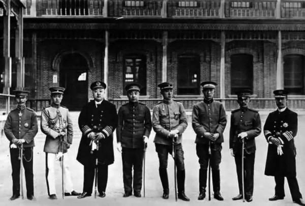 袁世凱逼溥儀退位時皇室態度如何？清朝的最後一天是怎樣的情形？