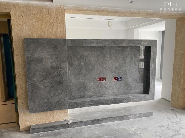 大橫廳的戶型，比起沙發不靠牆，電視牆不靠牆才機智，賺個新房間