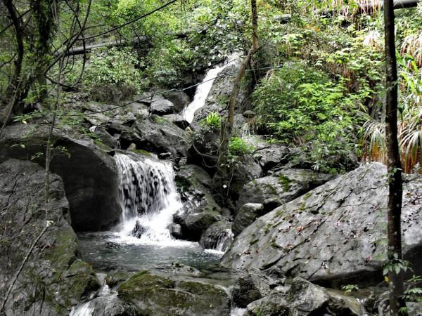 天景山仙人橋景區:有“天上美景,人間仙境”之美譽 天景山仙人橋景區:有“天上美景,人間仙境”之美譽
