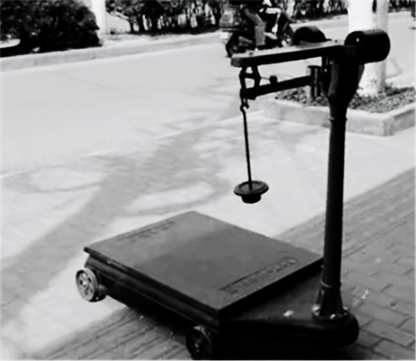 張連忠視察海軍部隊，看到戰士的伙食，質問領導：你不心疼嗎？