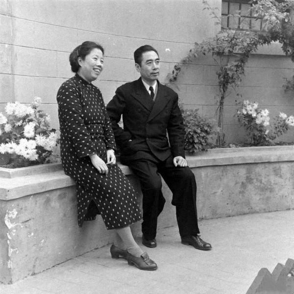 胡宗南邀請周總理出席酒會，打算將其灌醉，周總理的應對相當高明