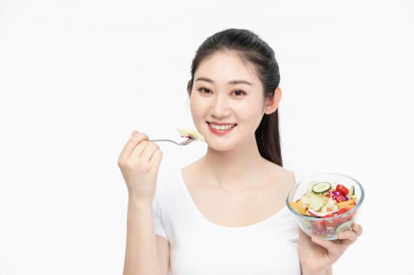 95後模特懷孕三個月後無奈流產，醫生：不吃主食葉酸缺乏導致