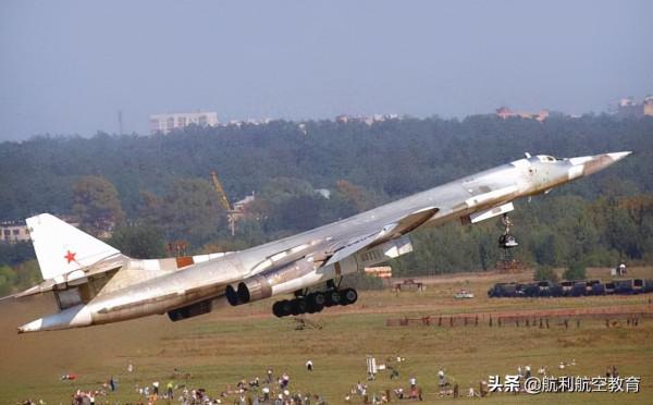 40年前就首飛成功的圖-160，為何今天又再次強調首飛成功？