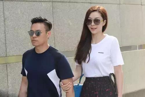 蔡少芬一家住80平公寓，熊黛林家玩具沒地放，她47歲跟母親擠破屋