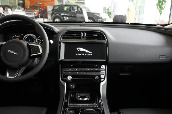 捷豹XEL中控臺異響，可能跟三個原因有關，車主需要知道解決方法