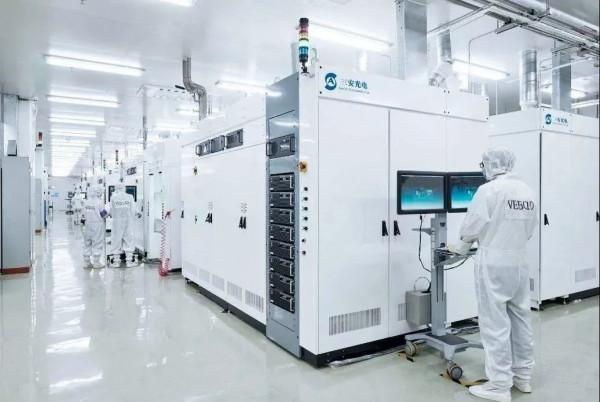 風雲閩商 | 林秀成：幹一行愛一行，從鋼鐵跨界到LED，他經歷了什麼？