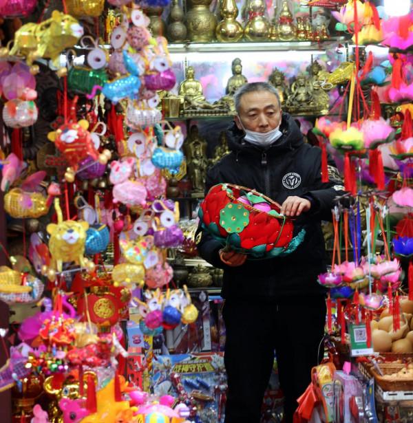 元宵節將至 南京夫子廟各式花燈熱銷