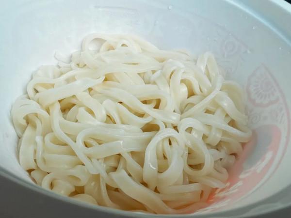 肯德基的周黑鴨漢堡，你猜是驚喜還是驚嚇？