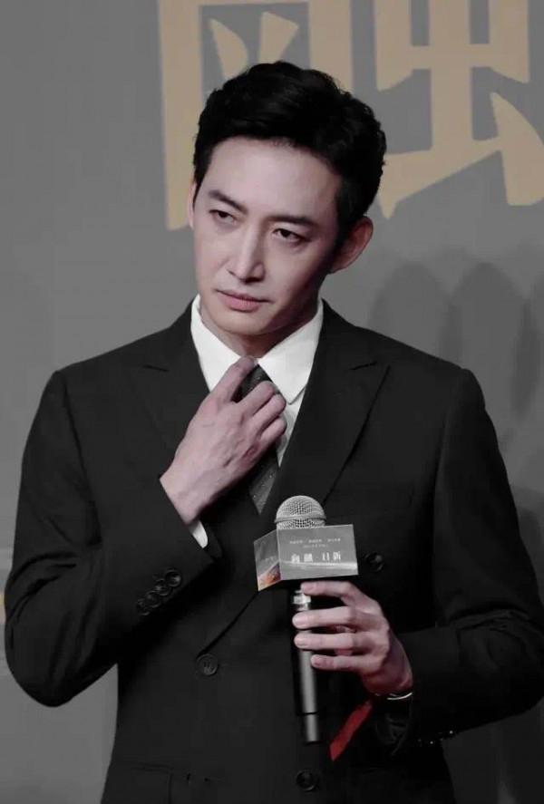 戴個眼鏡就想裝斯文敗類?這10位演員,展現的才是真“衣冠禽獸” 戴個眼鏡就想裝斯文敗類?這10位演員,展現的才是真“衣冠禽獸”