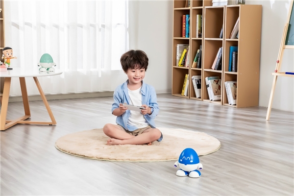 我和大頭兒子的AI小老師！蛋寶智慧機器人預售勁爆來襲