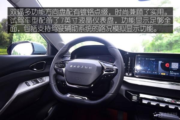 長得帥，配置多！這臺才10萬的“瓦罐”車開起來怎麼樣？