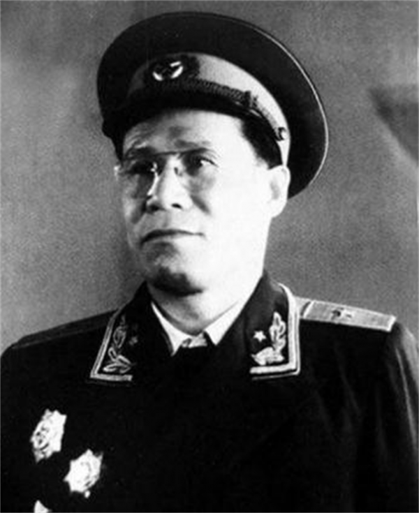 抗戰時期，八路軍留守處共有九個團團長都是誰，後被授予什麼軍銜