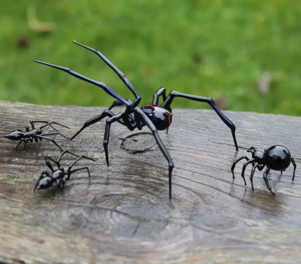 了不起的吹玻璃藝術，活靈活現的昆蟲吹出來，網友：太會吹了