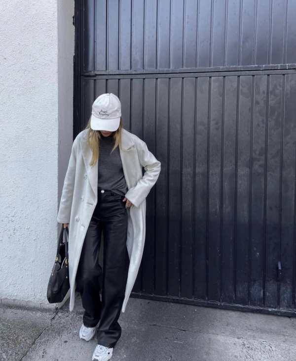 冬天，“長大衣+平底鞋”才舒服，借鑑這5款平底鞋，實用又時髦