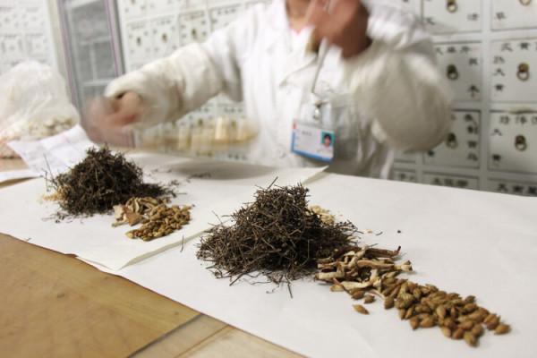 藥酒變“毒酒”，一杯藥酒致15人腎衰竭，這3類中藥別用來泡酒