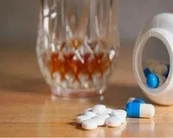 如何正確服用阿莫西林、阿奇黴素、頭孢克肟、左氧氟沙星和甲硝唑 如何正確服用阿莫西林、阿奇黴素、頭孢克肟、左氧氟沙星和甲硝唑