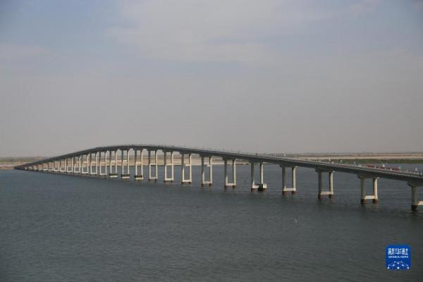 中企承建塞內加爾方久尼大橋讓當地&OpenCurlyDoubleQuote;過河難&rdquo;成為歷史
