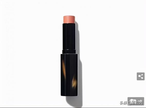 貝嫂番茄炒蛋紅黃配色著裝被嘲像麥當勞叔叔，網友：不要再打針了