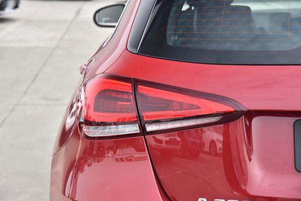 賓士的純進口掀背車，23&period;68萬起，油耗低至5&period;6L，實拍進口賓士A級