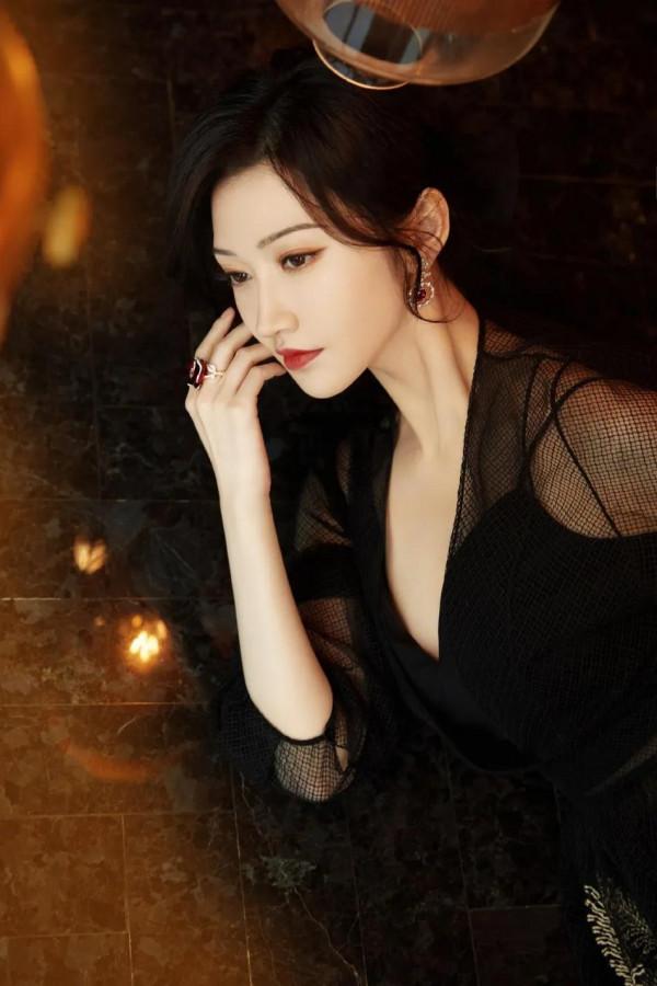 景甜 百花刺繡禮服優雅極致 景甜 百花刺繡禮服優雅極致