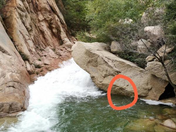 不可思議,這幾個木棍怎麼吊上去的? 不可思議,這幾個木棍怎麼吊上去的?