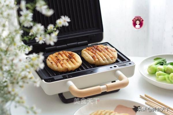 這樣的餡餅你喜歡嗎?皮薄餡多,用料十足!一口下去滿嘴留香 這樣的餡餅你喜歡嗎?皮薄餡多,用料十足!一口下去滿嘴留香