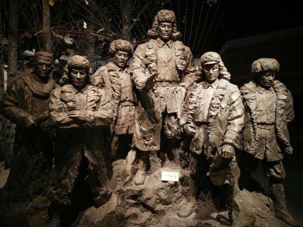 金日成訪華，被少將王明貴摟住脖子，周恩來批評道：他已不是營長