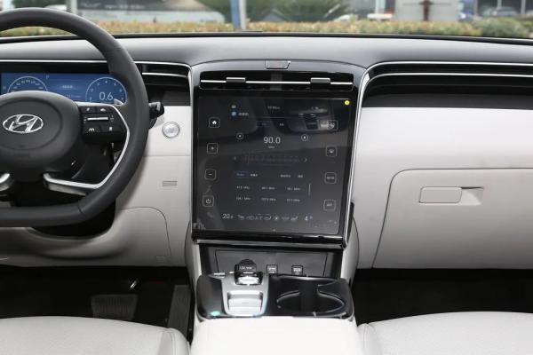 第五代途勝L:全系標配LED遠近光燈,軸距2755mm,16.18萬起售 第五代途勝L:全系標配LED遠近光燈,軸距2755mm,16.18萬起售