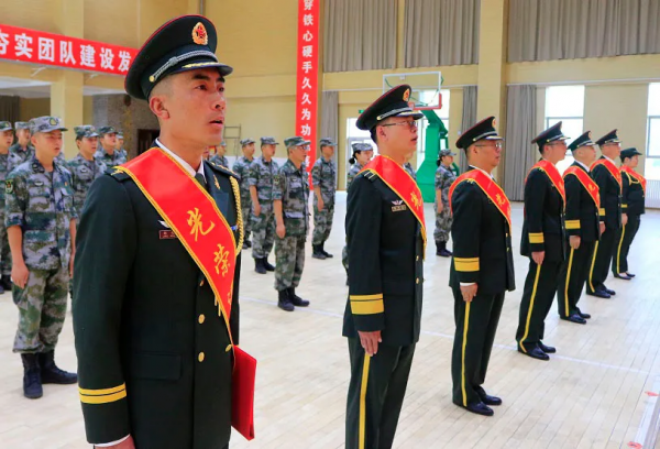 我的老連長,今天退役了 我的老連長,今天退役了