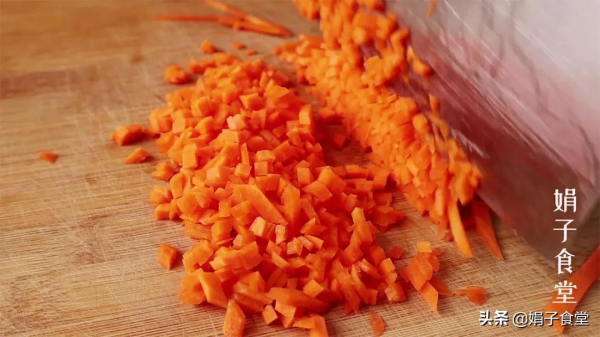 簡單好吃的早餐做法，不揉麵不擀麵，蓬鬆暄軟，比包子油條香