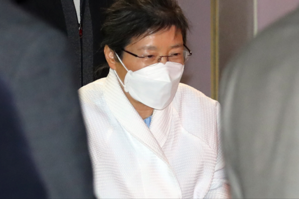 12月24日，朴槿惠被特赦；中企被印度打壓；德海軍司令威脅中方