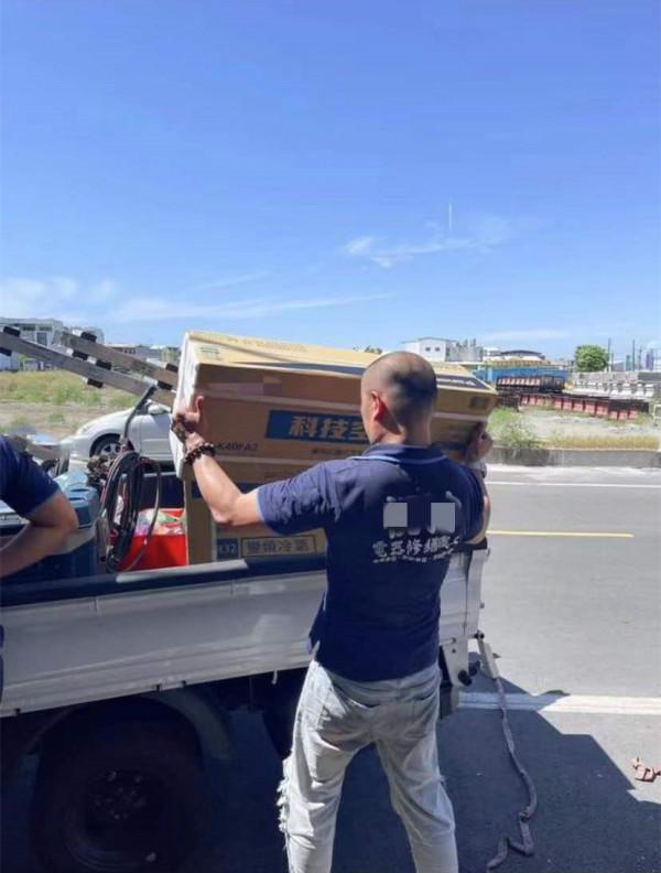 40歲男星轉行當維修工！穿舊衣搬重物修空調，自稱認真過生活就好