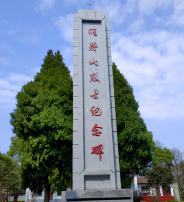 “華容劉胡蘭”怒斥匪徒，19歲孕期獻身革命，身中108梭鏢誓守言