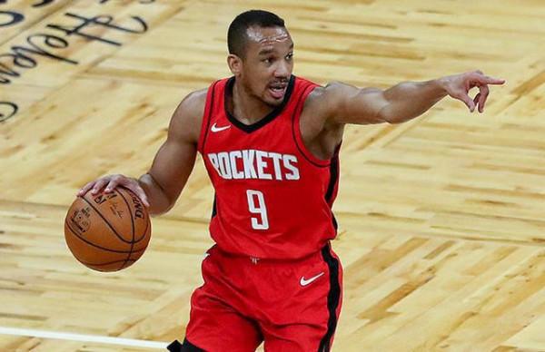 拿到冠軍就離隊，盲目自信！湖人再也不需要你，活該你無球可打