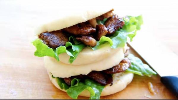 姥姥自創的“中式漢堡”,孫女要天天吃,我嚐了一口,也上癮了 姥姥自創的“中式漢堡”,孫女要天天吃,我嚐了一口,也上癮了